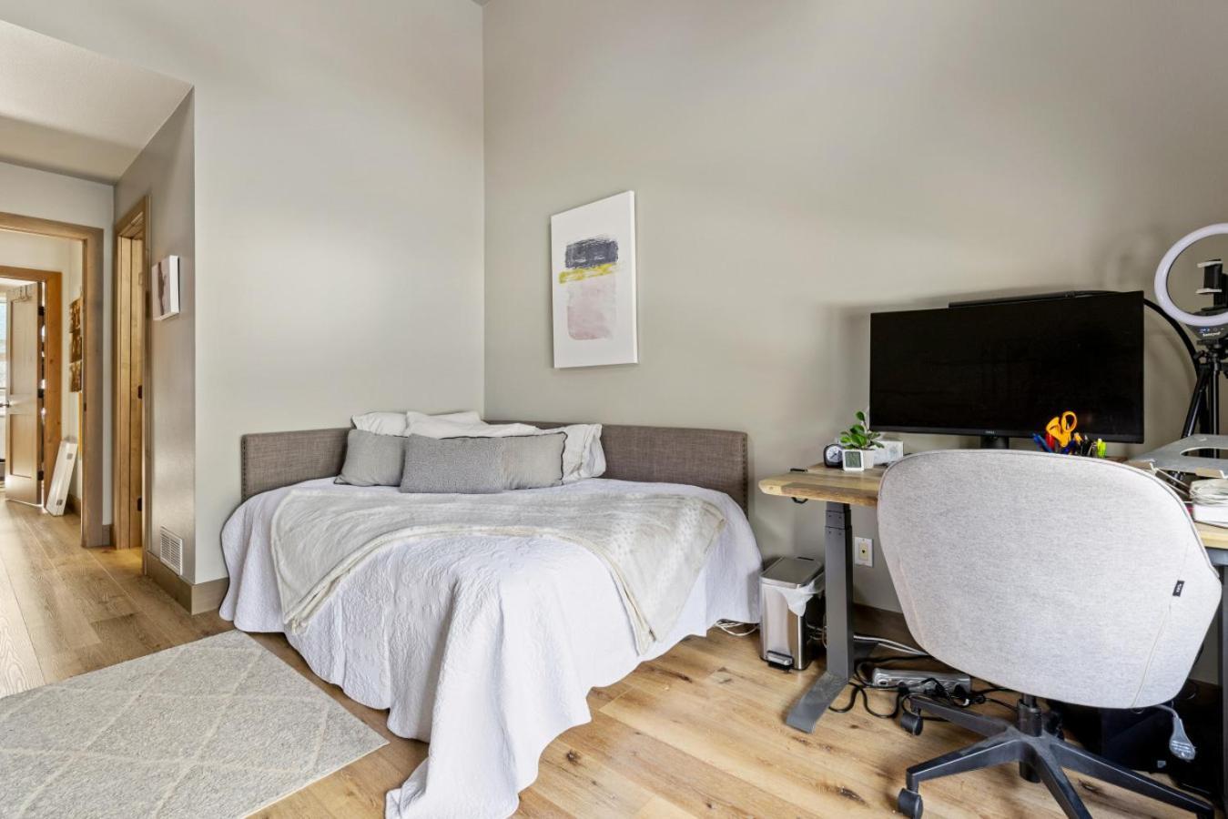 Perfectly Located 3 Bed 3.5 Bath Beautiful Townhome