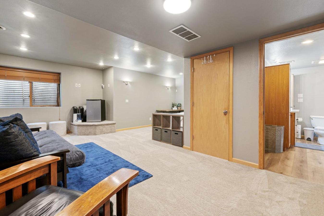 Perfectly Located 3 Bed 3.5 Bath Beautiful Townhome * Edwards