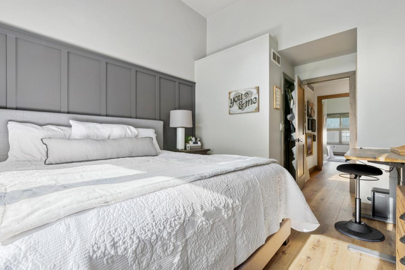 Perfectly Located 3 Bed 3.5 Bath Beautiful Townhome Holiday home