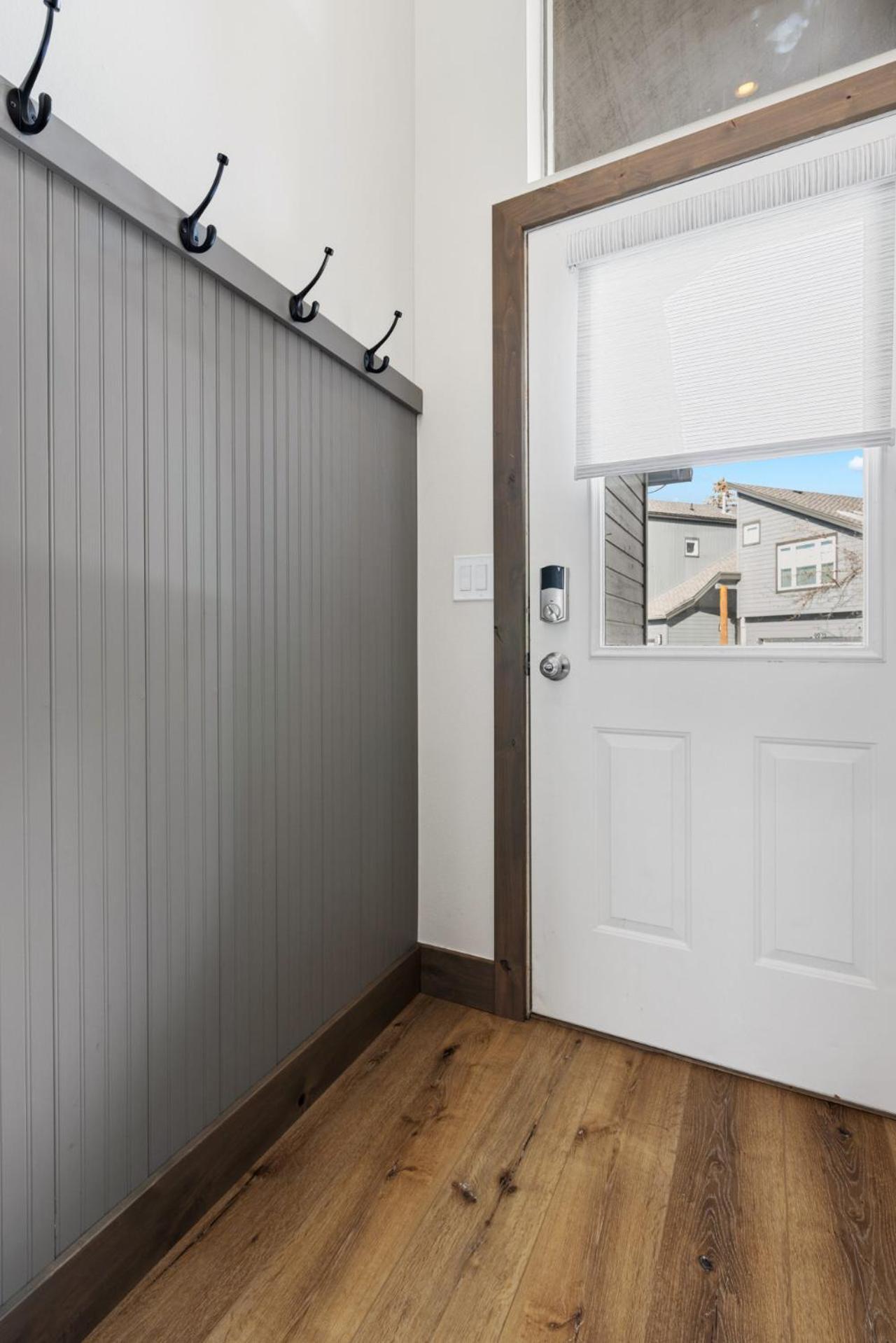 Perfectly Located 3 Bed 3.5 Bath Beautiful Townhome * Edwards