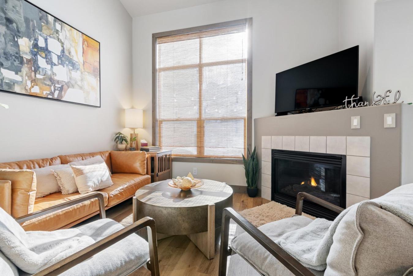 Perfectly Located 3 Bed 3.5 Bath Beautiful Townhome Holiday home *