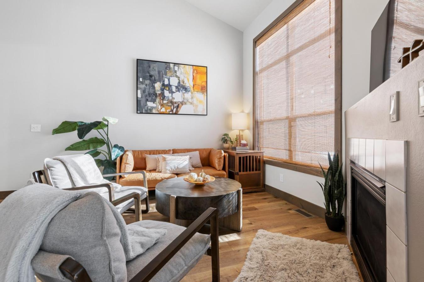 Perfectly Located 3 Bed 3.5 Bath Beautiful Townhome *