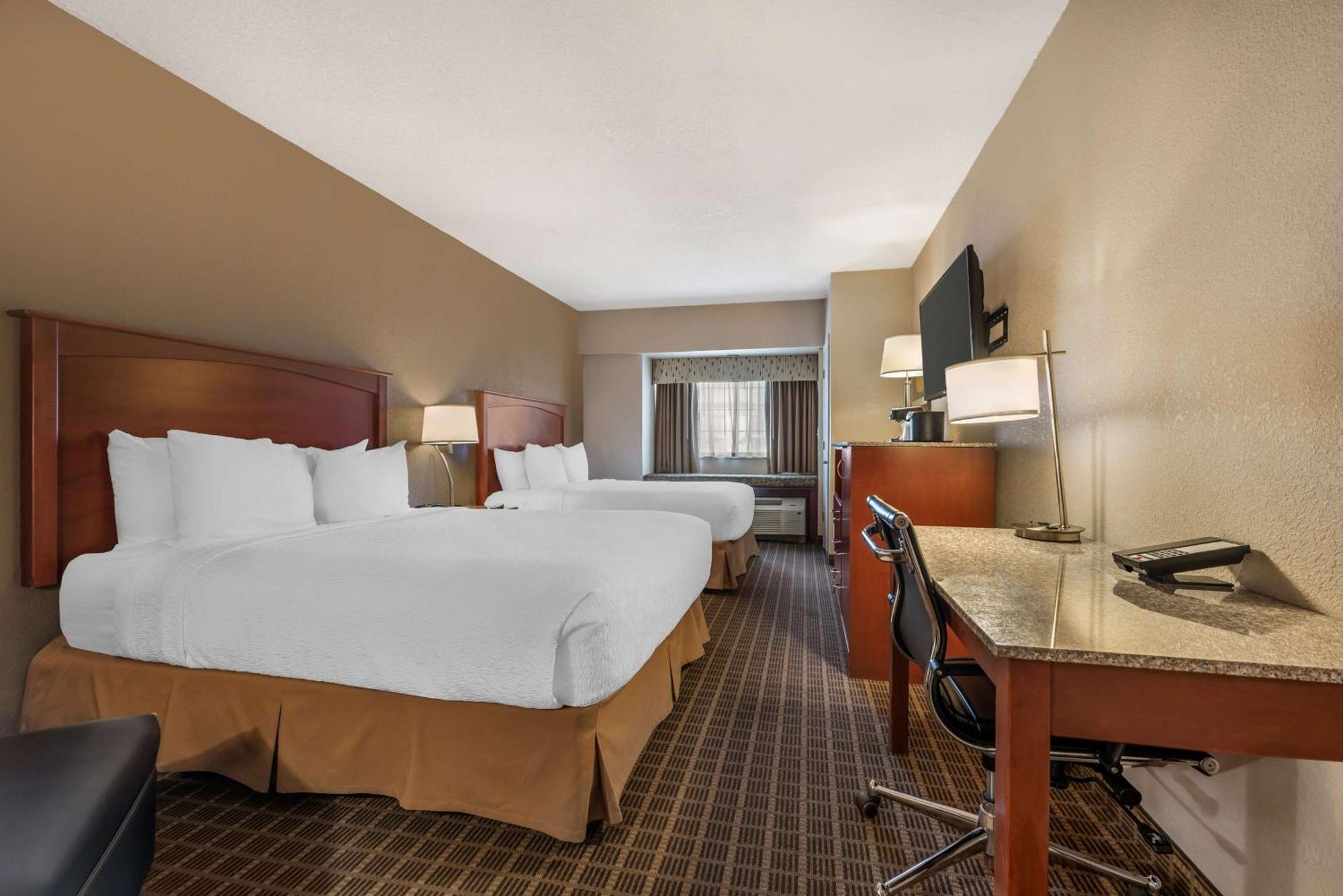 Western Peak Vista & Hotel 3*