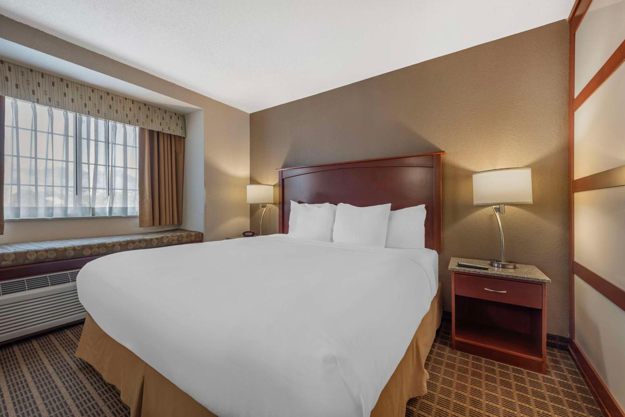 Western Peak Vista & Hotel
