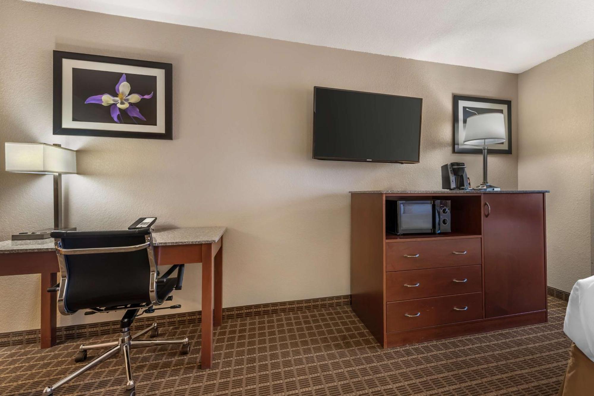 Western Peak Vista & Hotel Colorado Springs