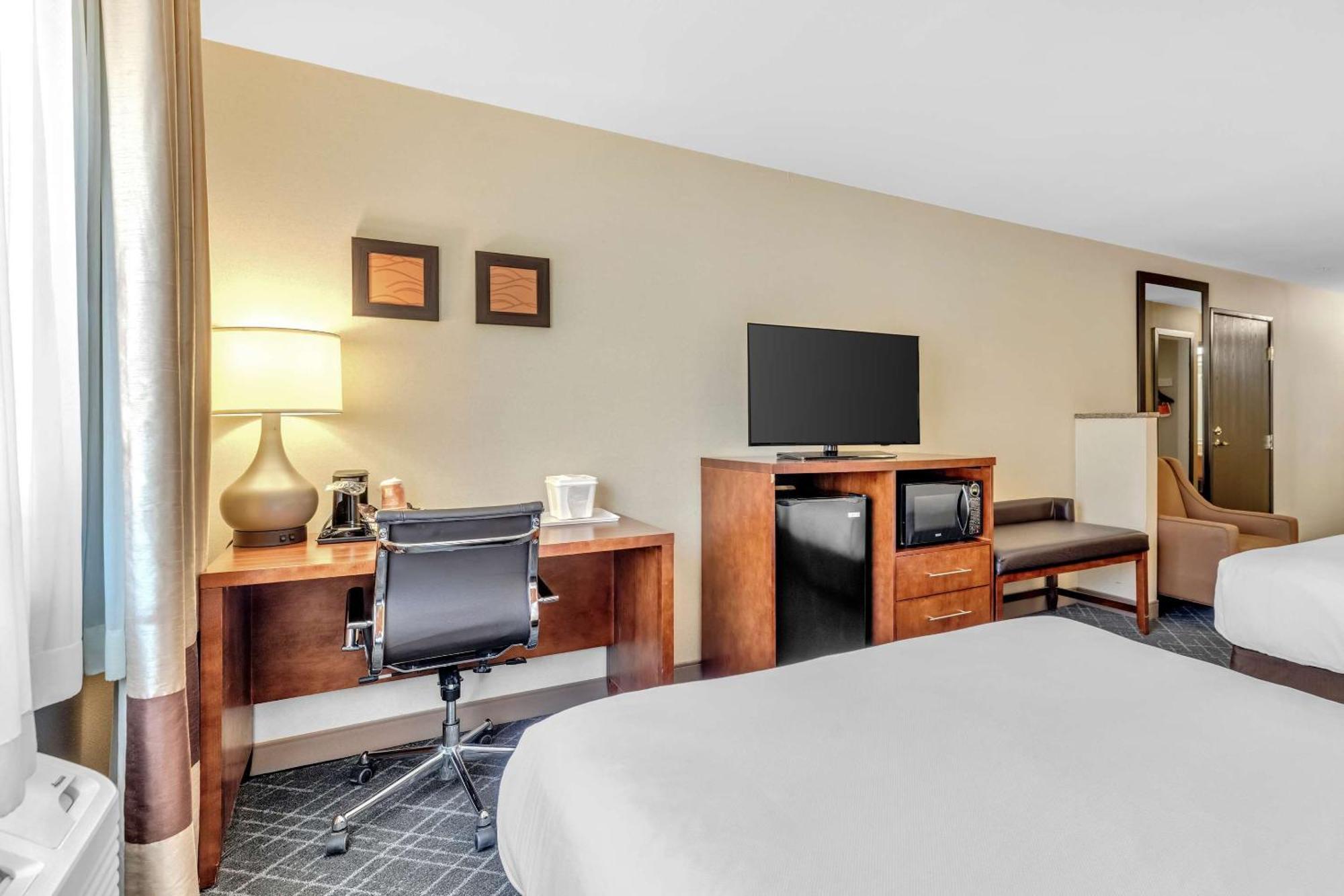 Comfort Denver West Arvada Station 2*