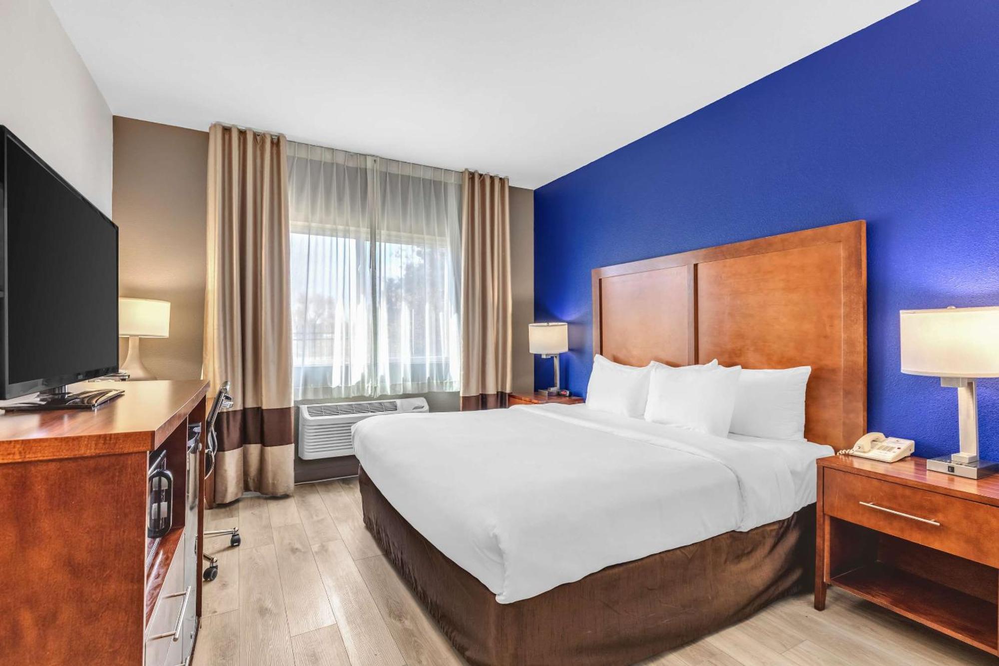 Comfort Denver West Arvada Station Inn 2*