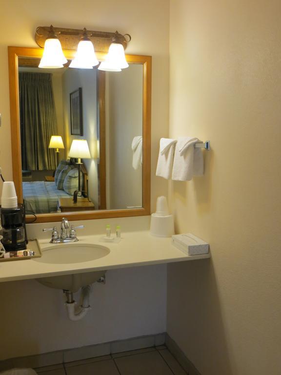 Silver Saddle Motel 2*