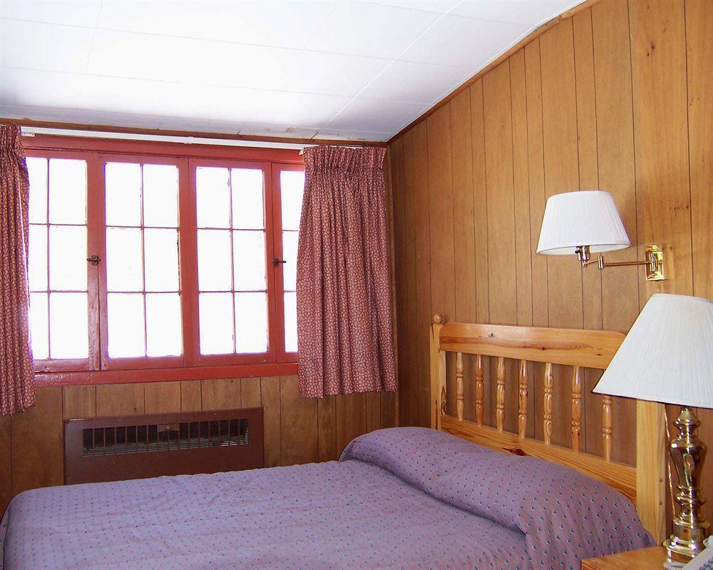 Beaver Village Hotel 2*