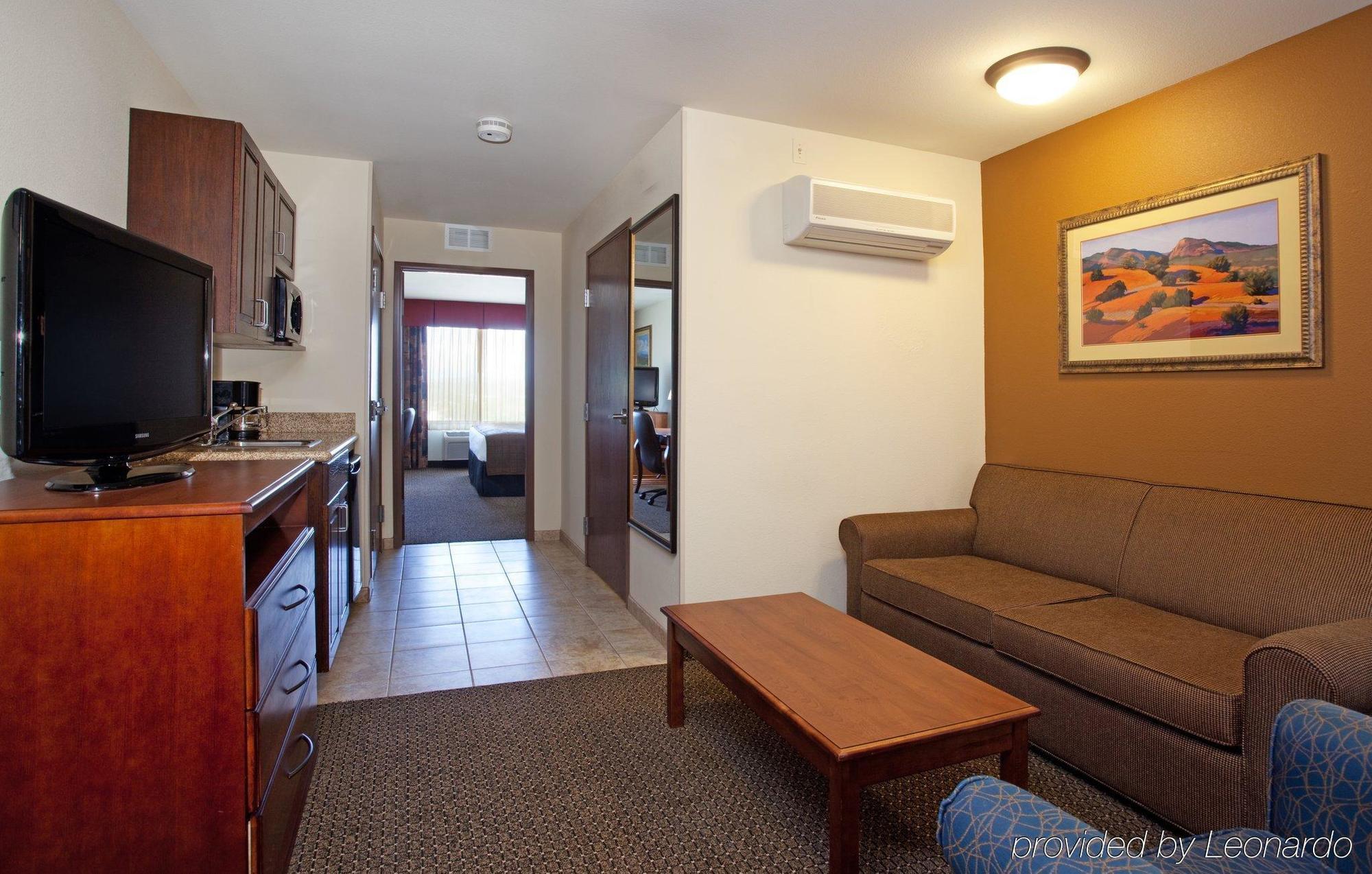 Express & By Ihg Hotel 3*