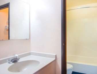 Quality Inn 2*