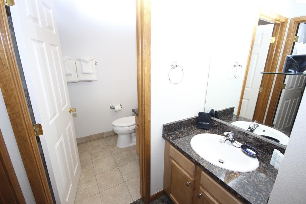 Streamside On Fall River 3*