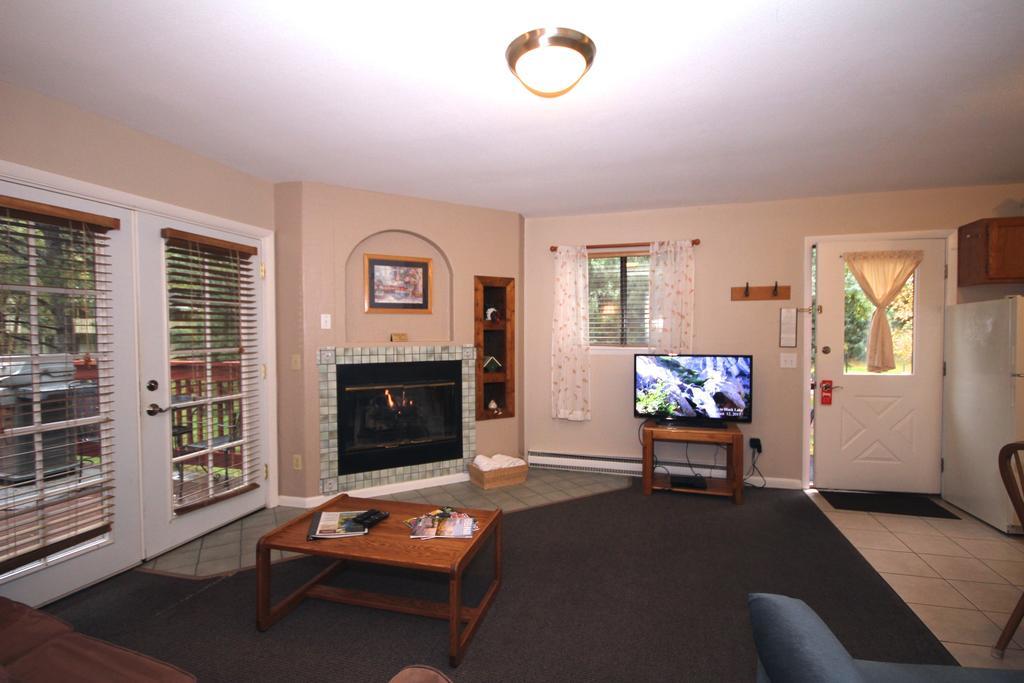 Hotel Streamside On Fall River