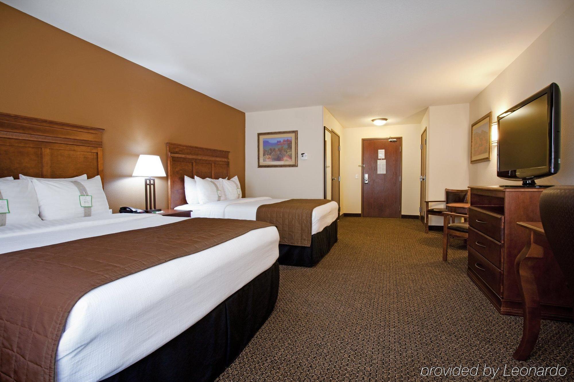 Express & By Ihg Hotel 3*