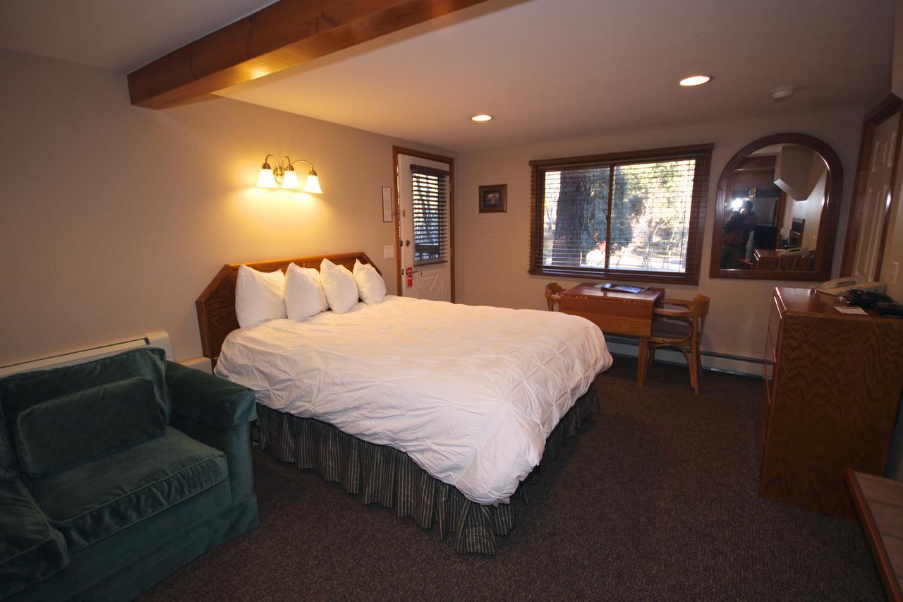 Streamside On Fall River Hotel