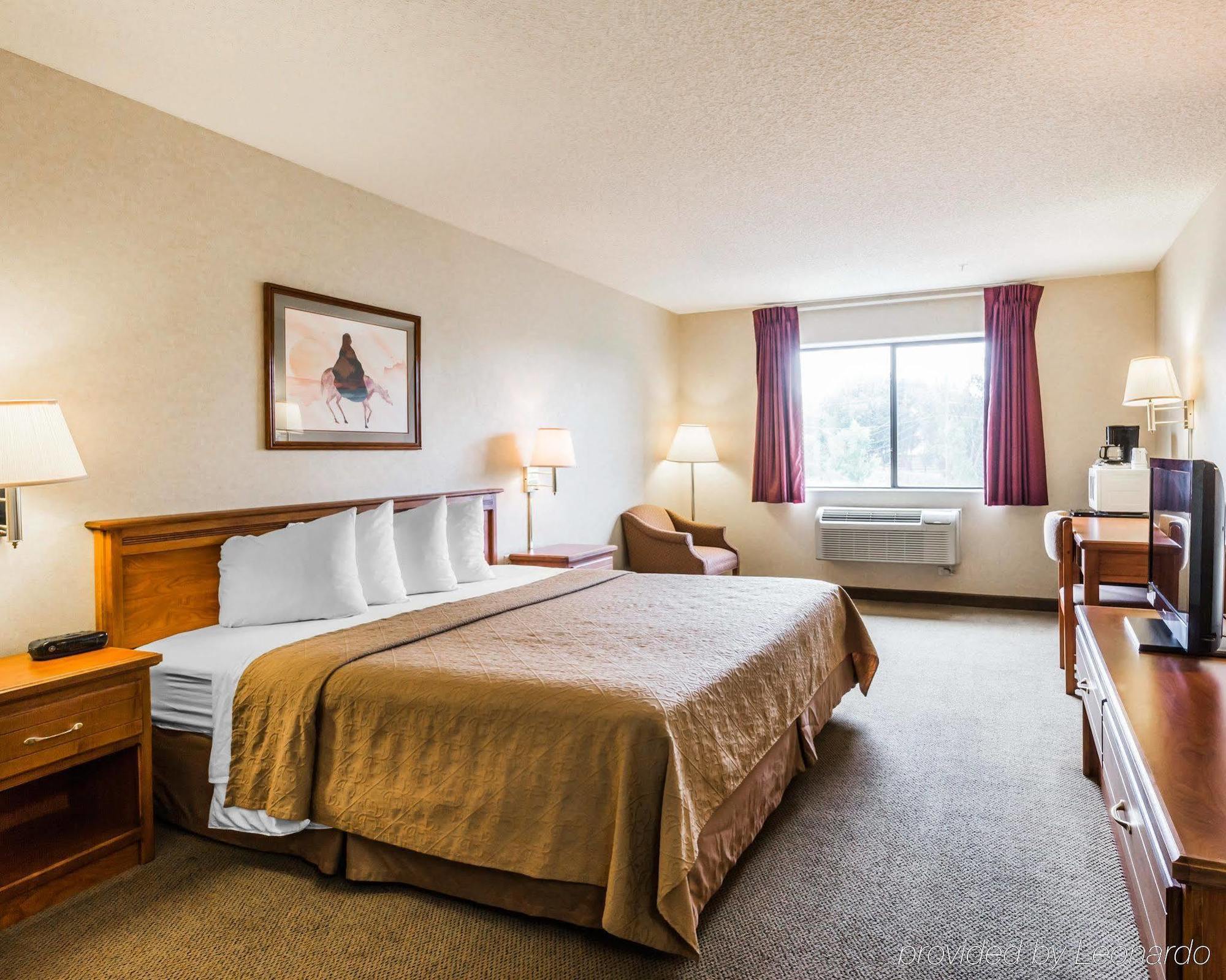 Quality & - Black Canyon Area Hotel 2*