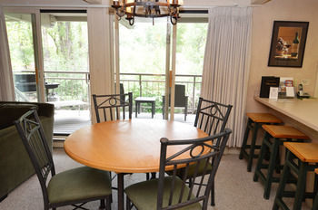 Chateau Eau Claire & Roaring Fork By Frias Hotel