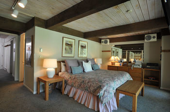 Hotel Chateau Eau Claire & Roaring Fork By Frias