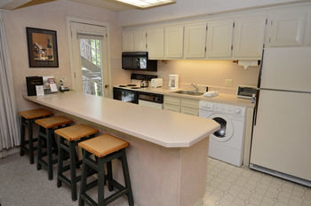 Chateau Eau Claire & Roaring Fork By Frias Hotel