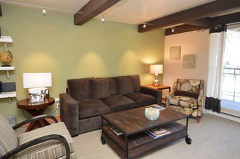 Hotel Chateau Eau Claire & Roaring Fork By Frias