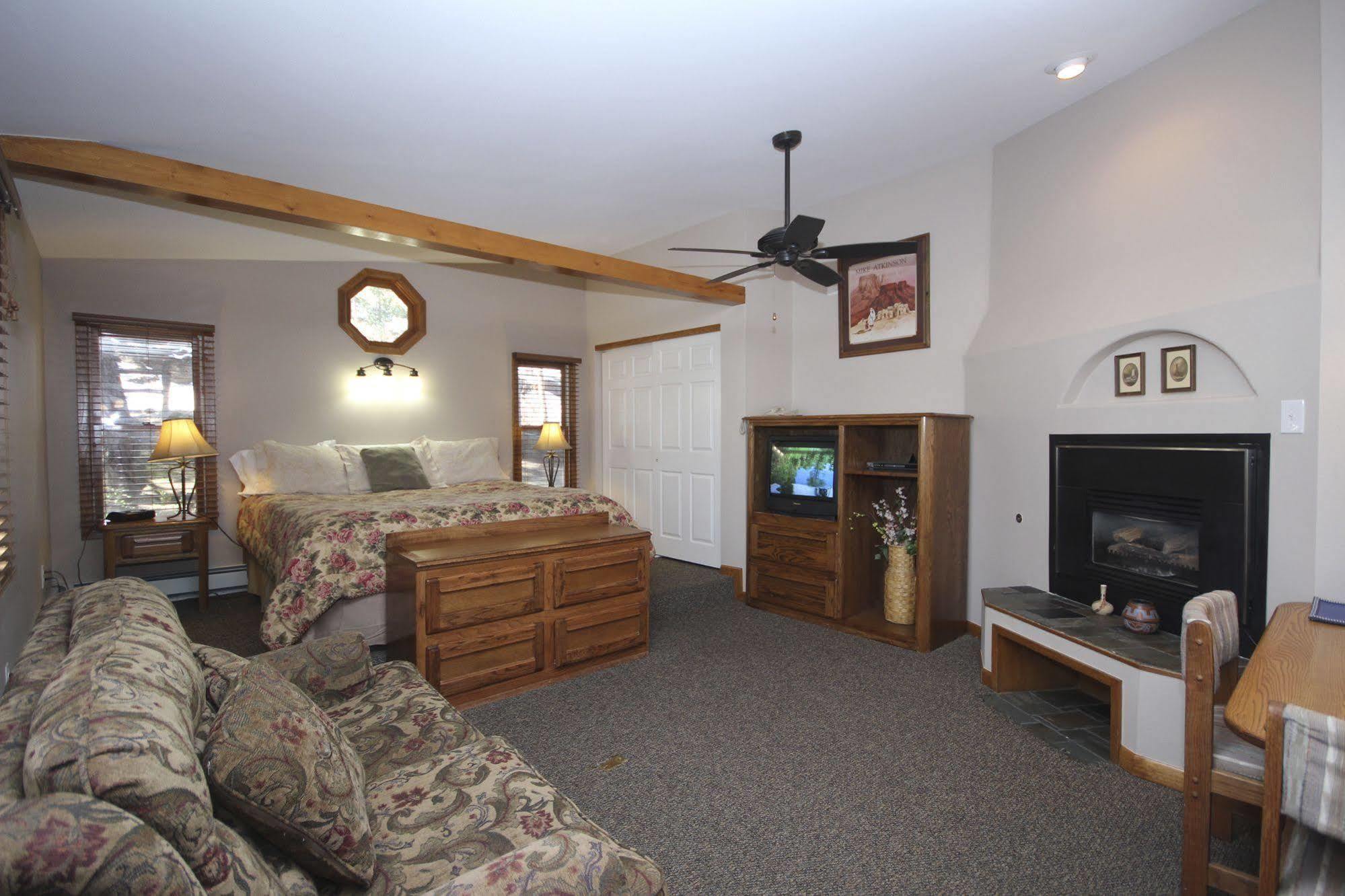 Streamside On Fall River Hotel 3*