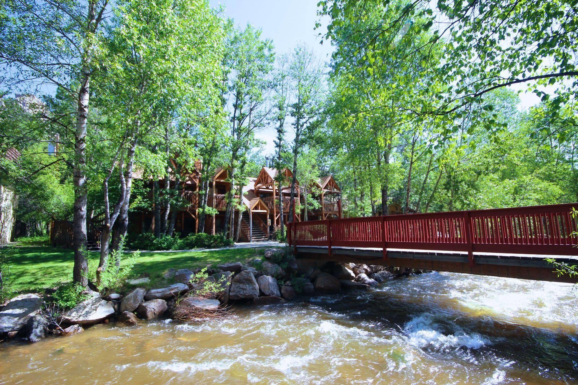 Streamside On Fall River
