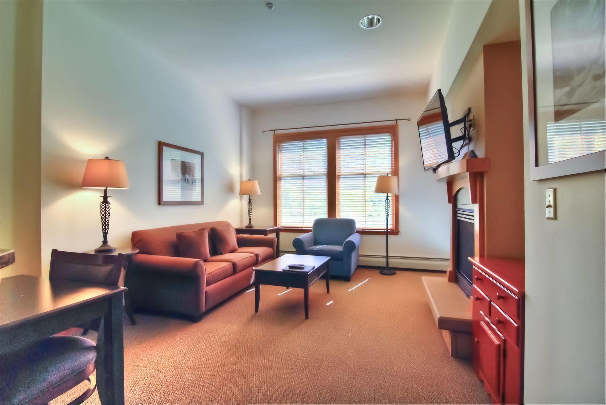Zephyr Mountain Lodge *