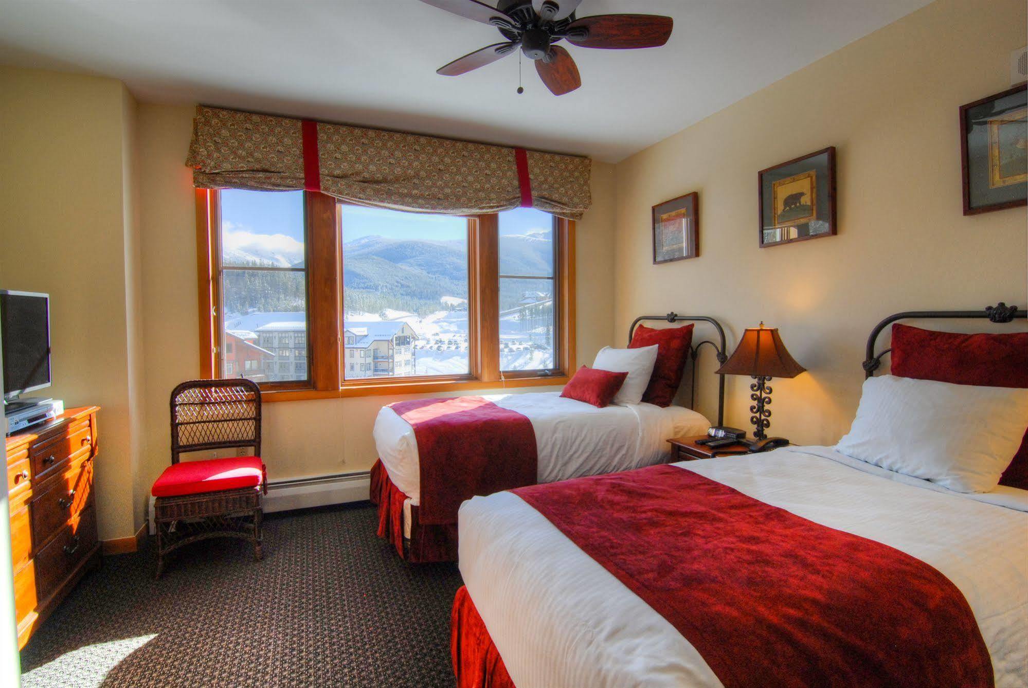 Zephyr Mountain Lodge *
