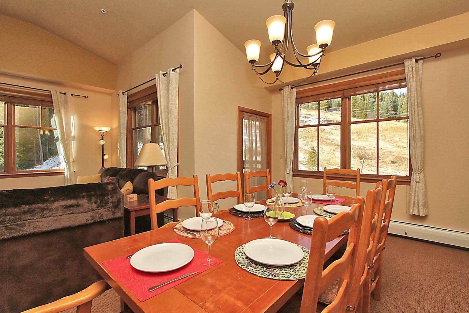 Lodge Zephyr Mountain *
