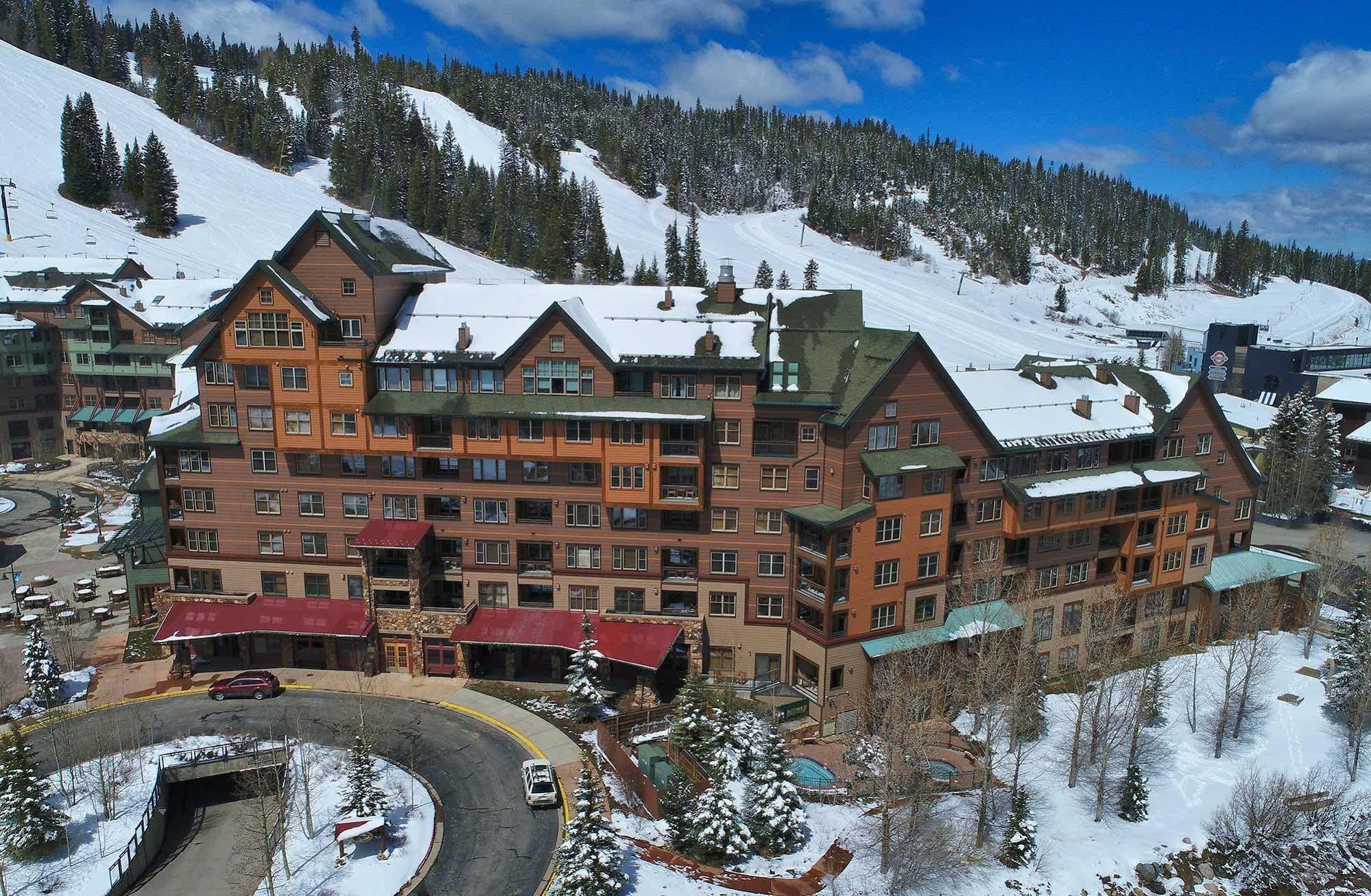 Lodge Zephyr Mountain *