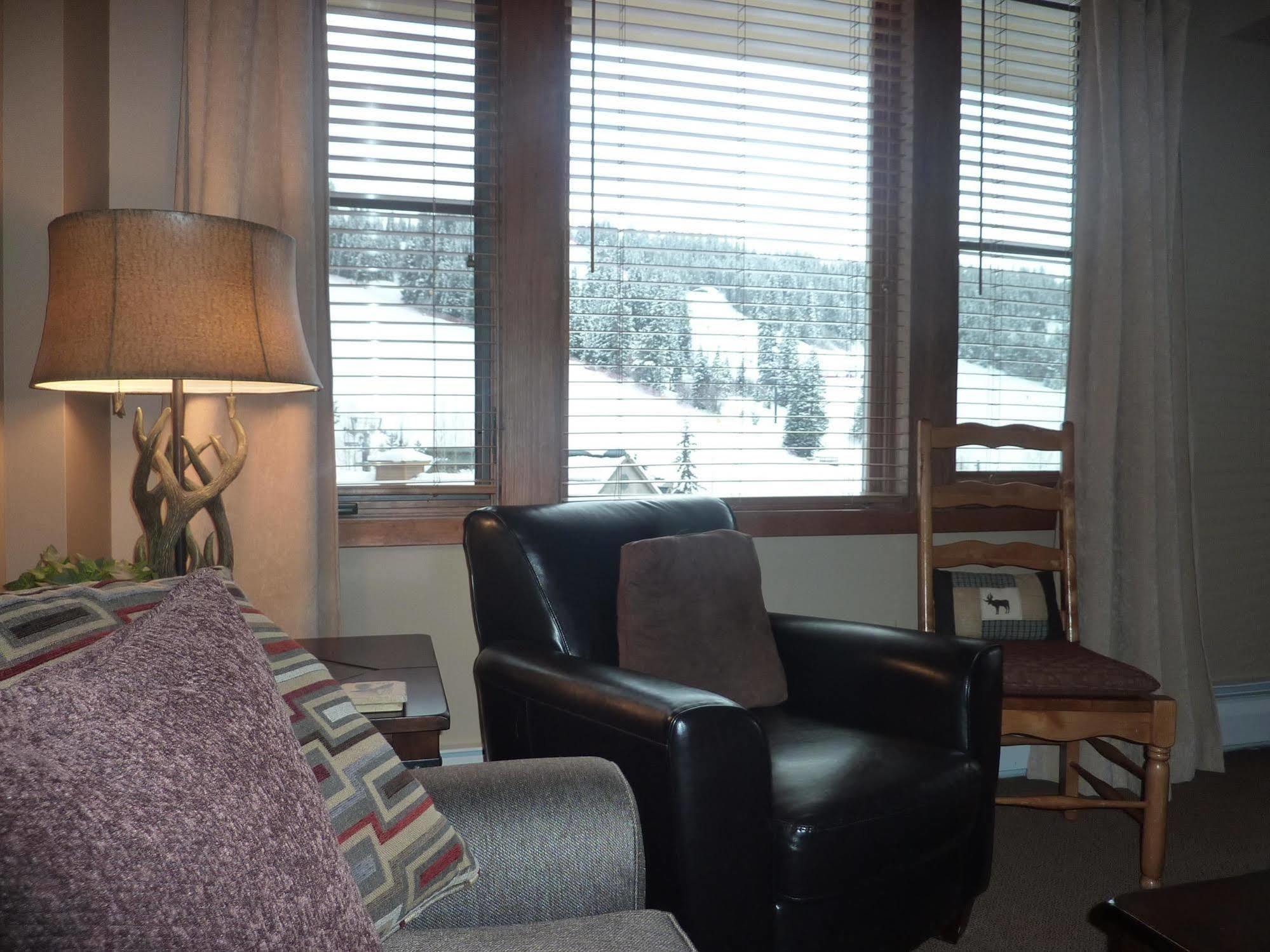 Lodge Zephyr Mountain