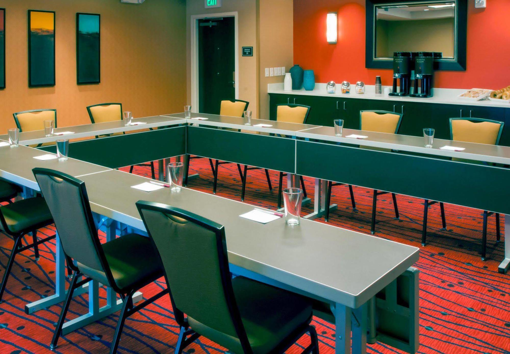 Hotel Cherry Creek 3*