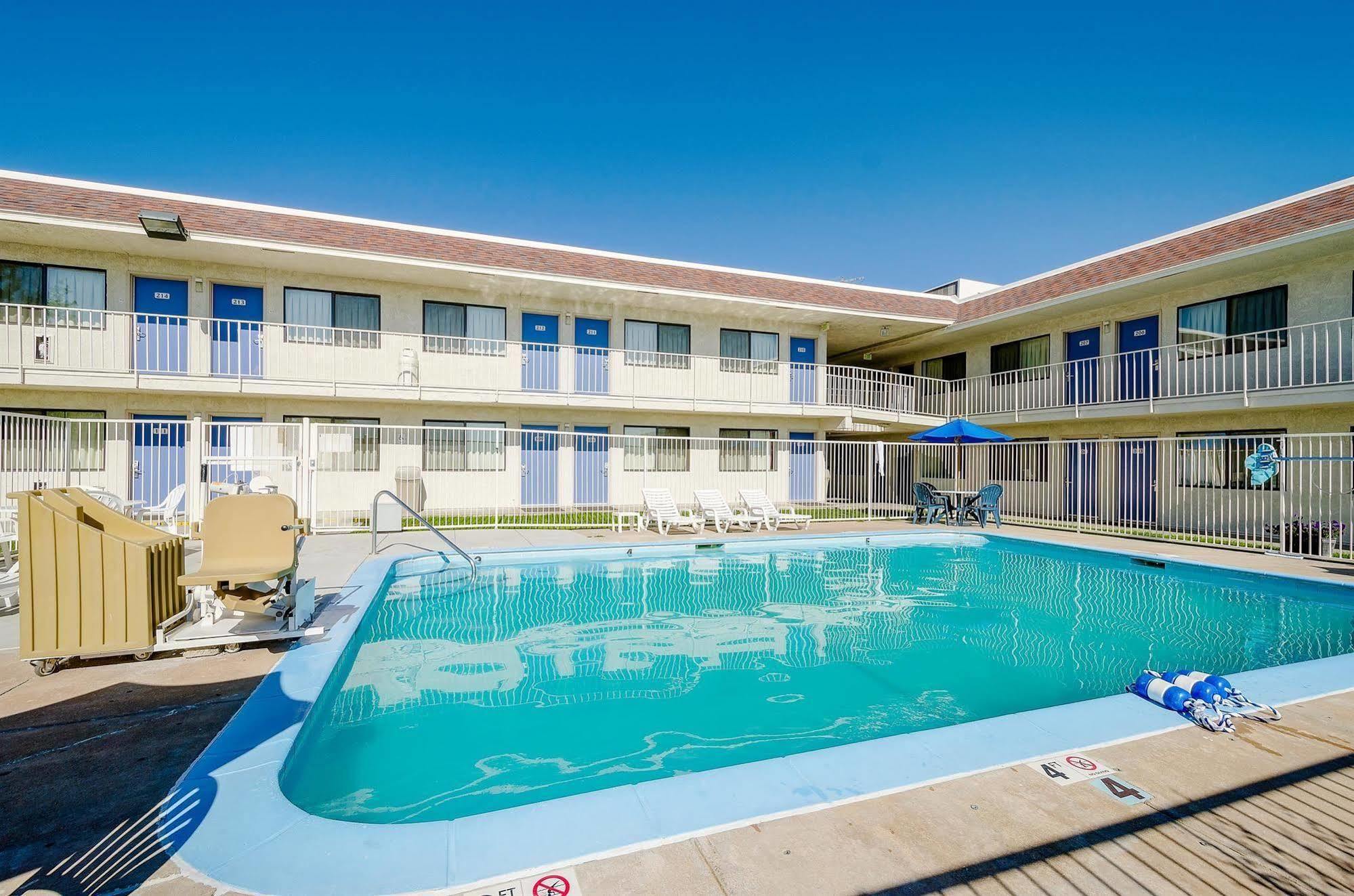 Park By Radisson, 2* Thornton