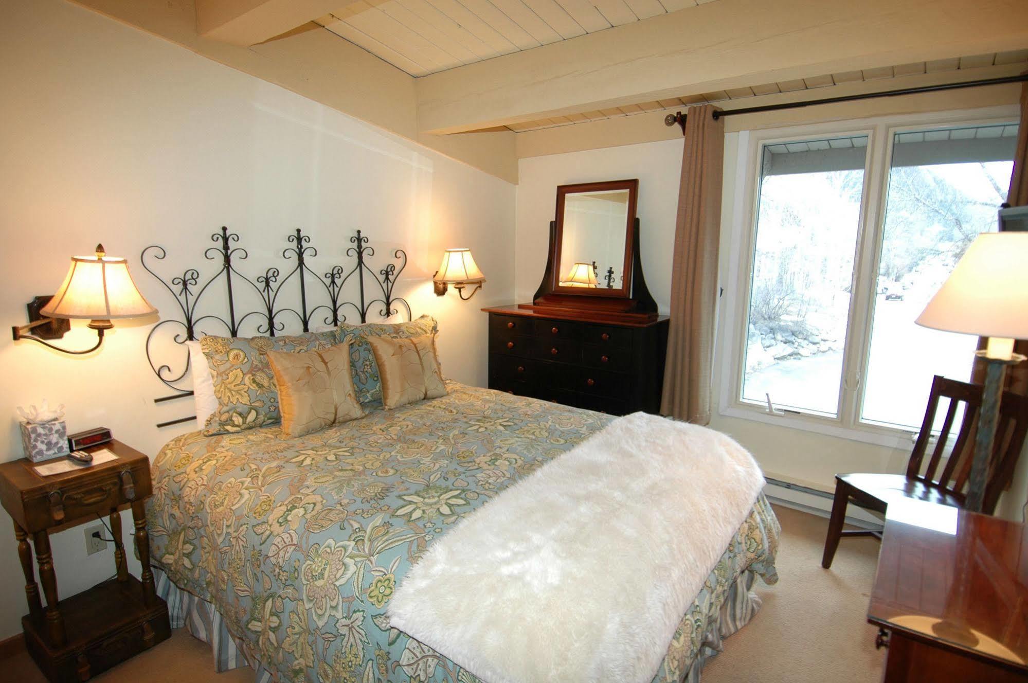 Chateau Eau Claire & Roaring Fork By Frias