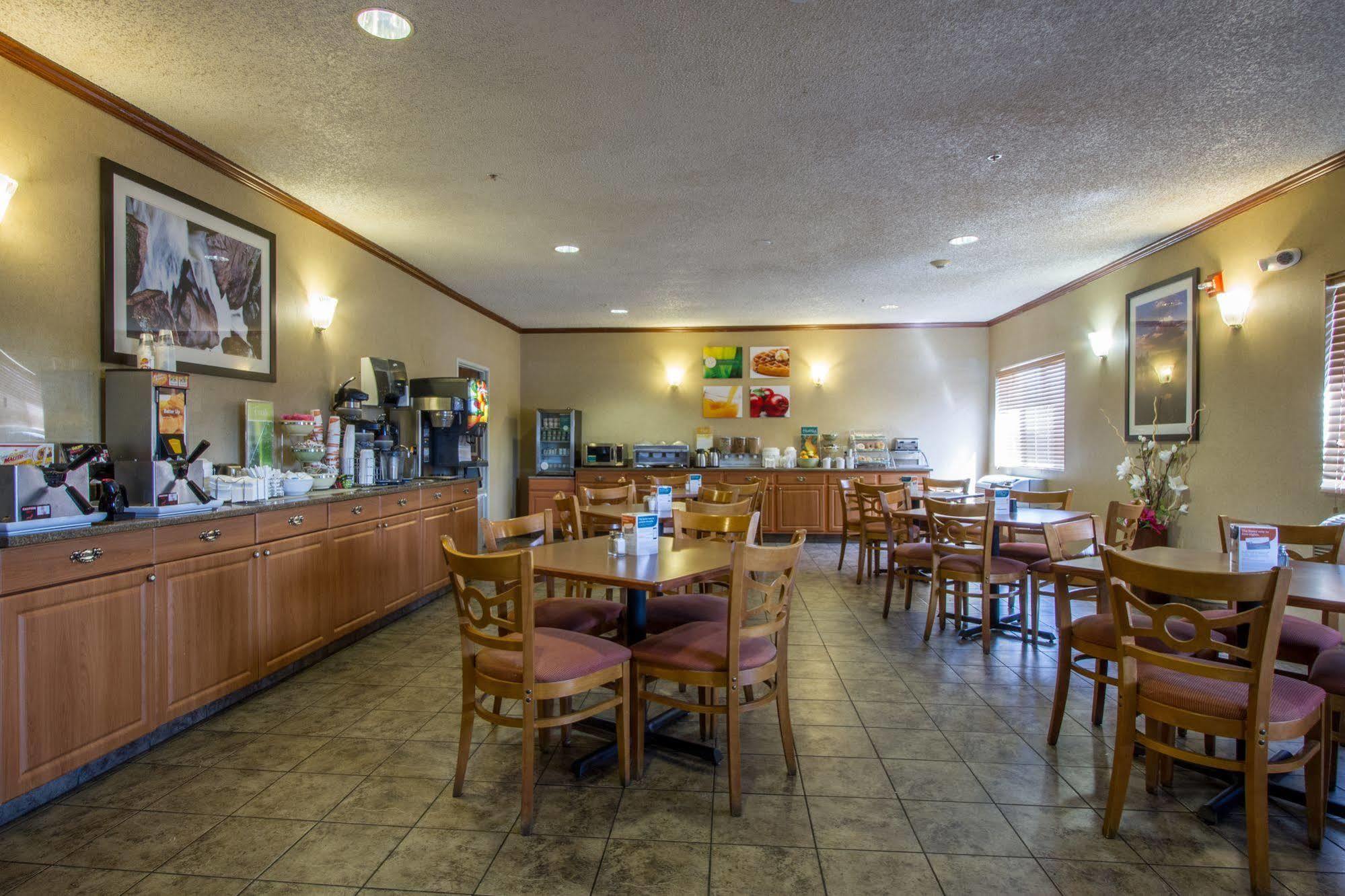 Comfort Denver North - 3*