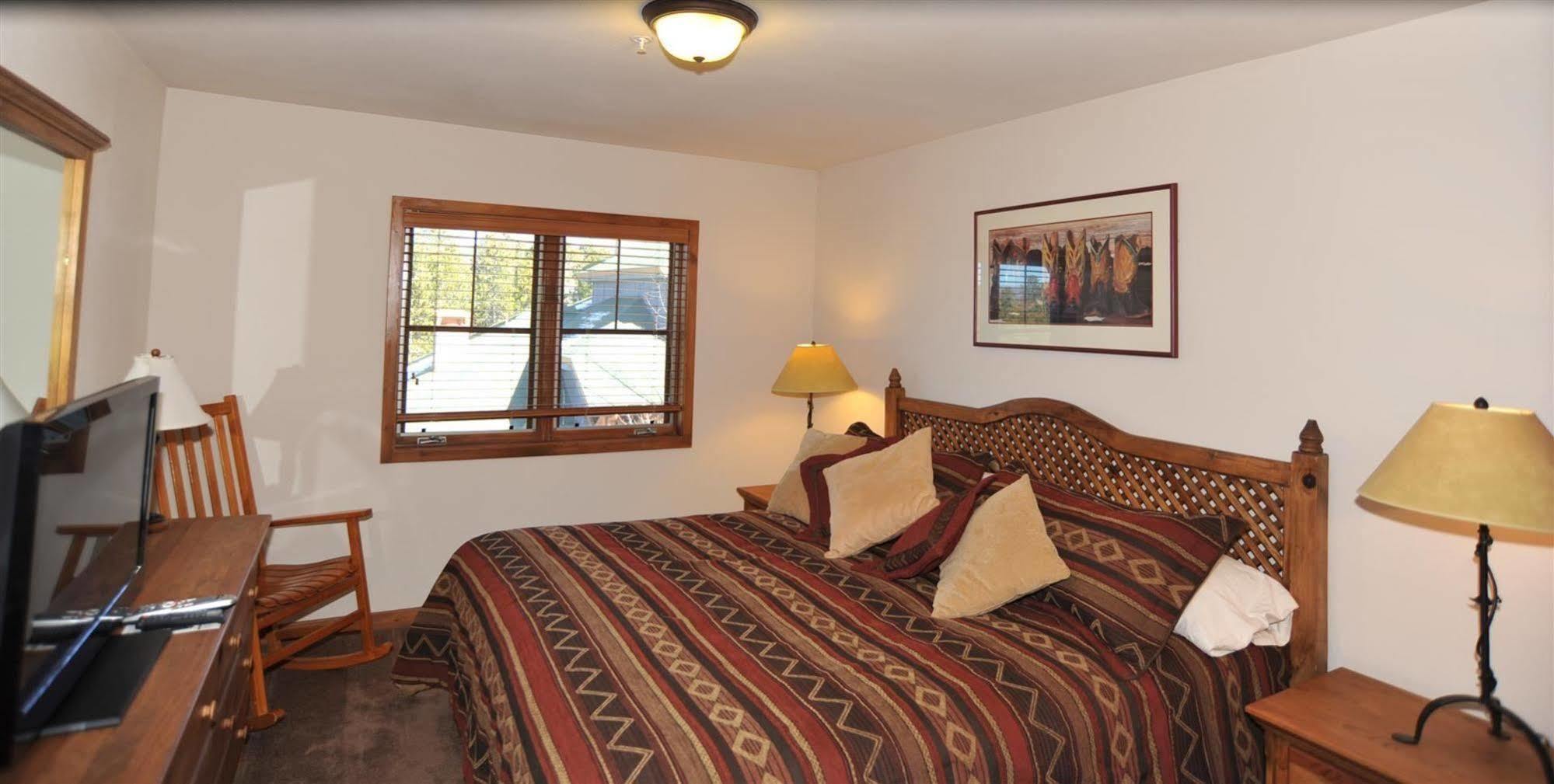 Los Pinos By Managers Hotel