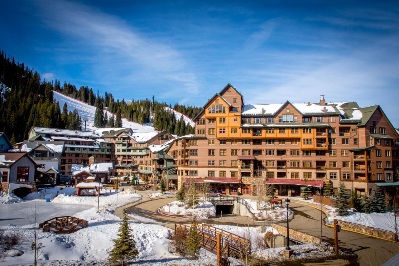 Lodge Zephyr Mountain *