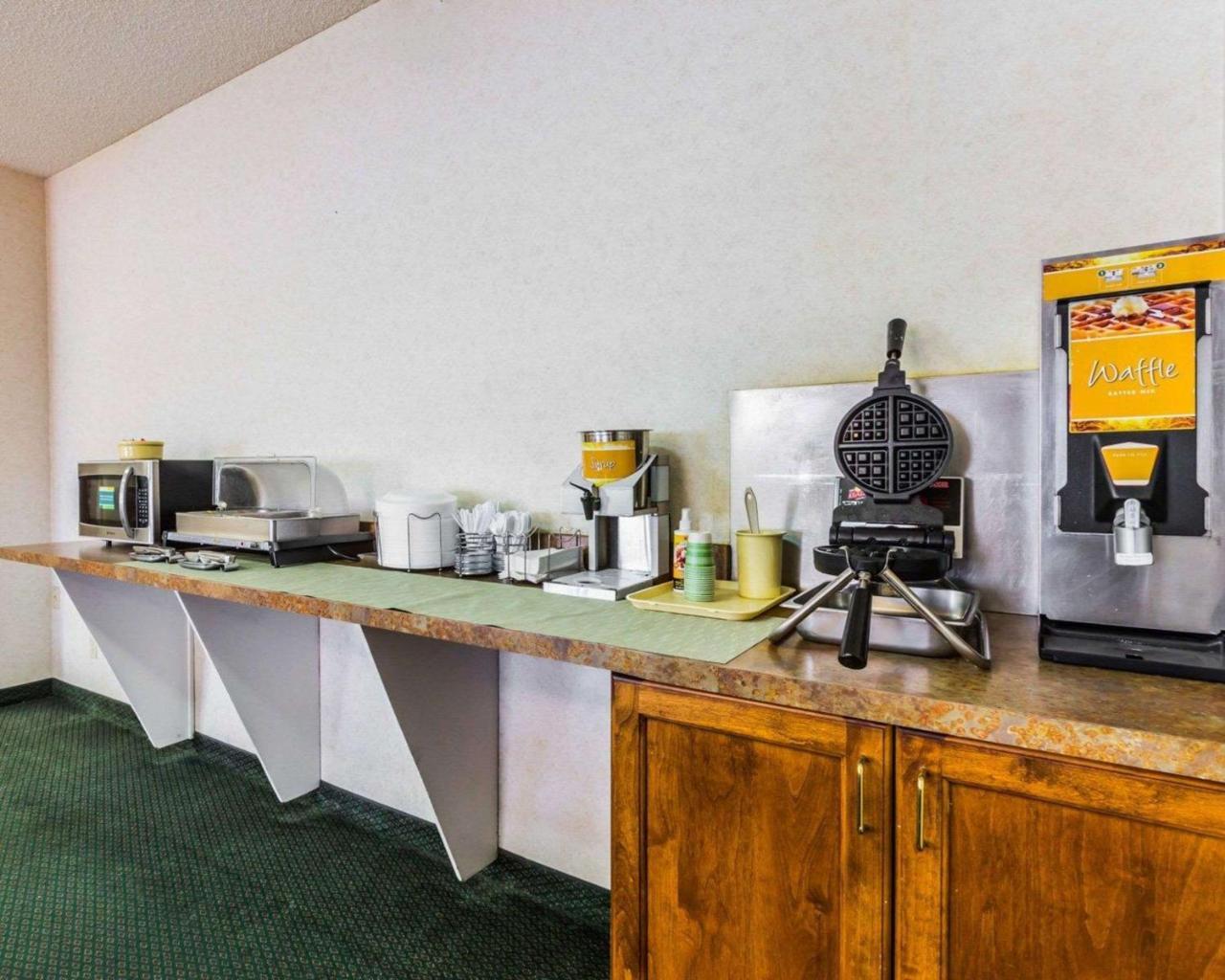 Quality & - Black Canyon Area Hotel 2*