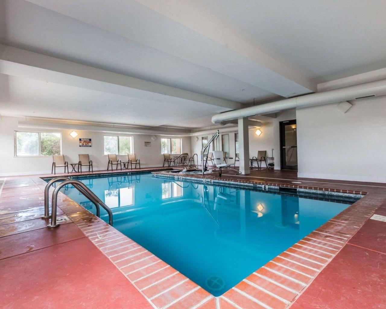 Quality & - Black Canyon Area Hotel 2*