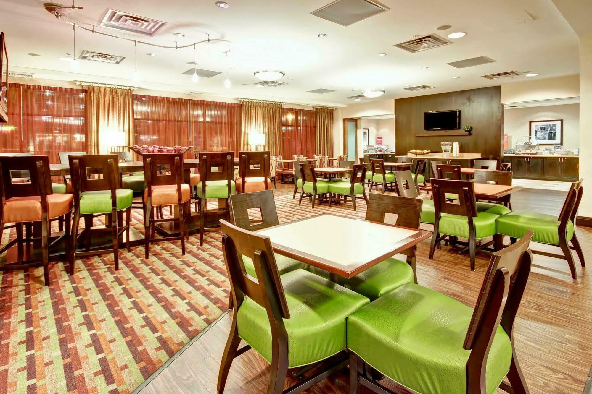 Hampton & Denver-downtown Hotel