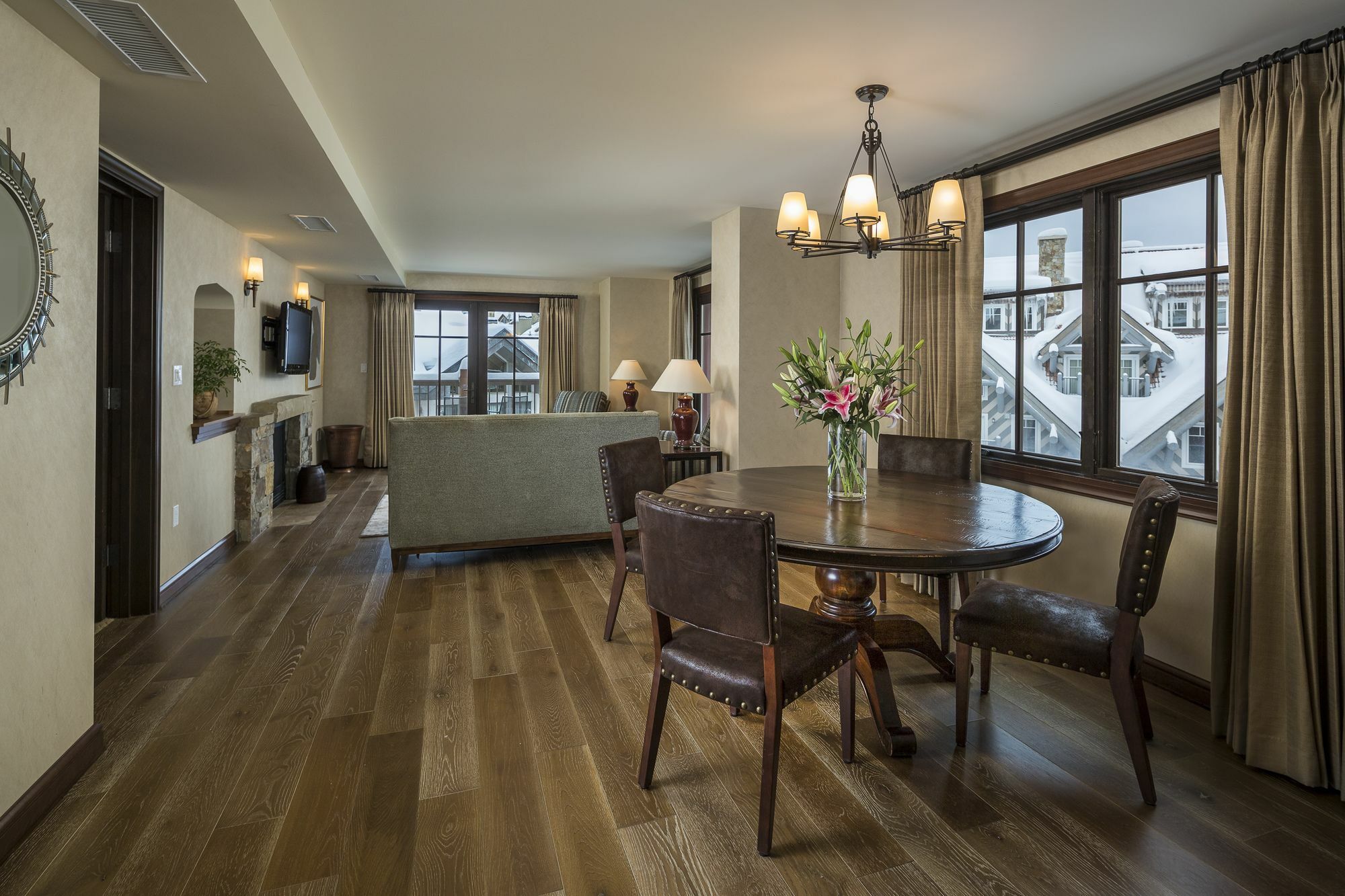 Madeline And Residences, Collection