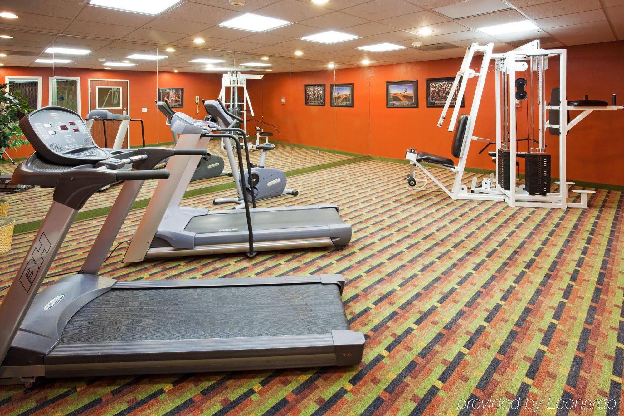 Hotel Holiday Express & North By Ihg 2*