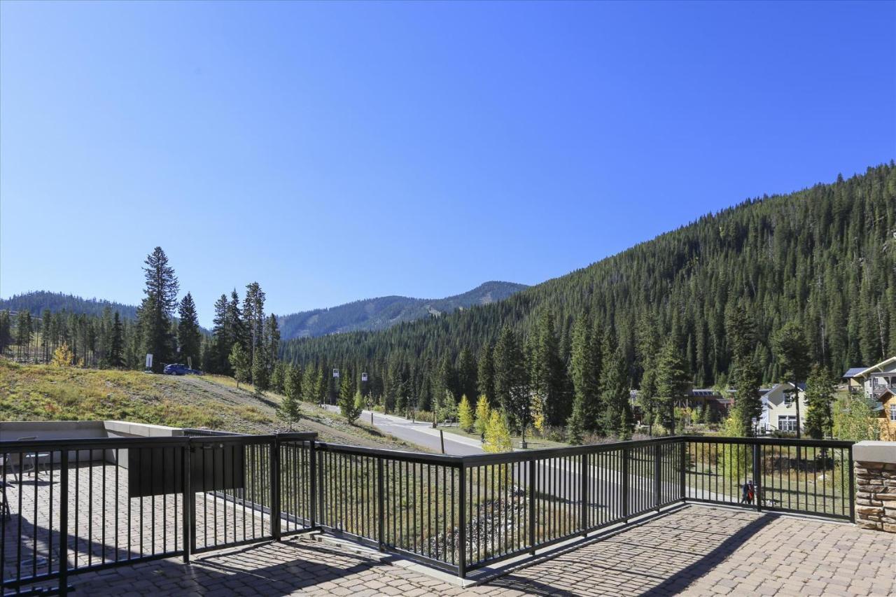 Ski-in/ski-out Luxury Condo: Mountain Views & Hot Tub Retreat * Winter Park