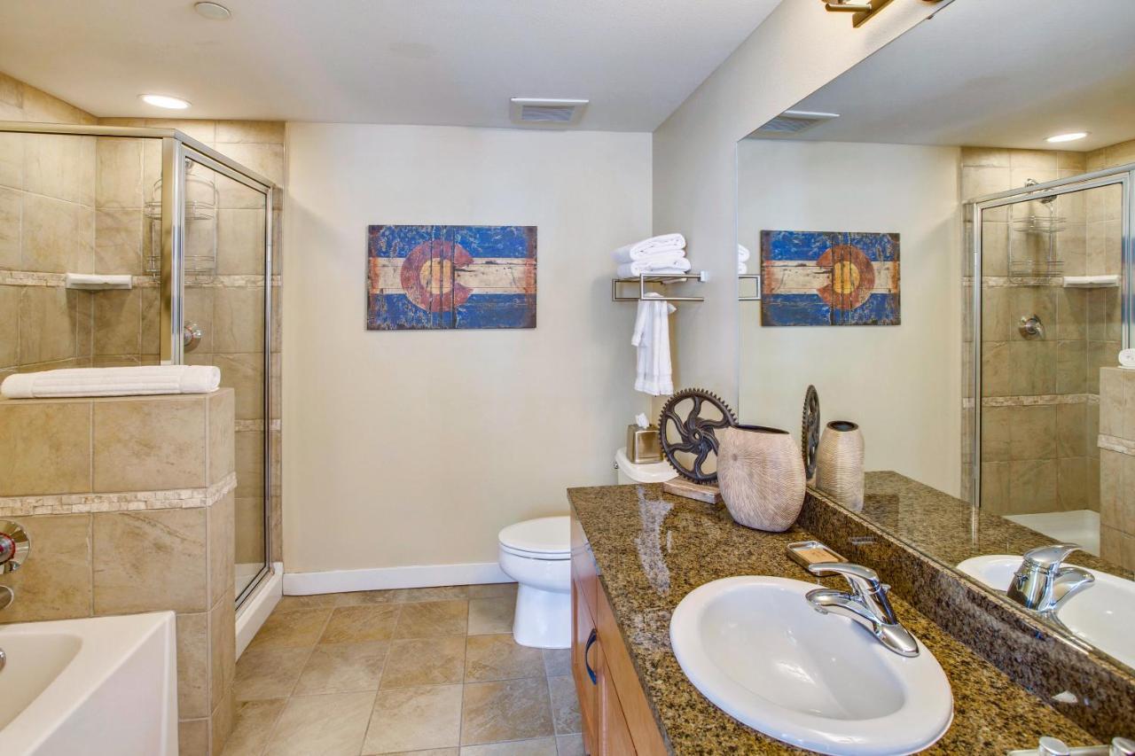 Ski-in/ski-out Luxury Condo: Mountain Views & Hot Tub Retreat Holiday home
