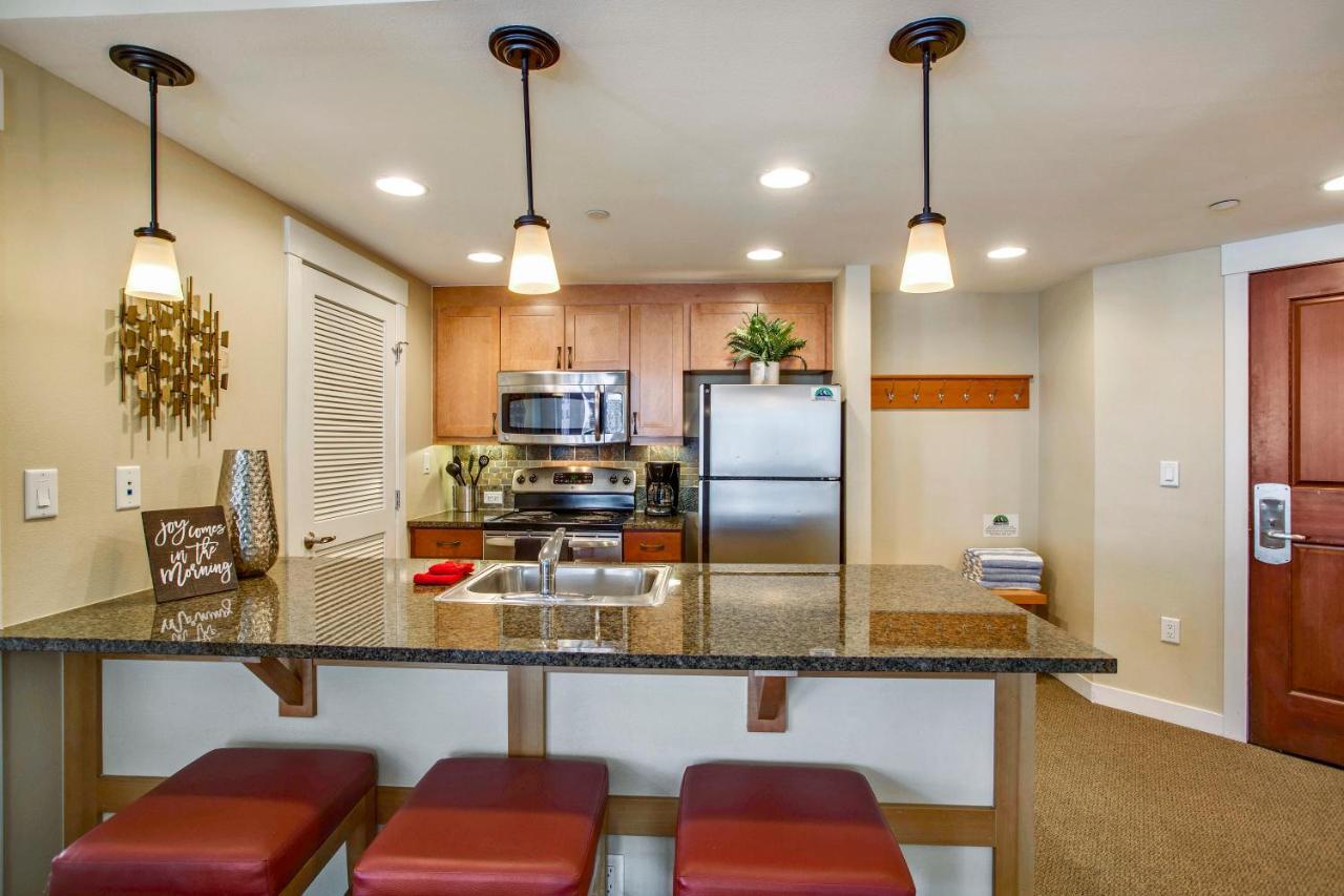 Holiday home Ski-in/ski-out Luxury Condo: Mountain Views & Hot Tub Retreat *
