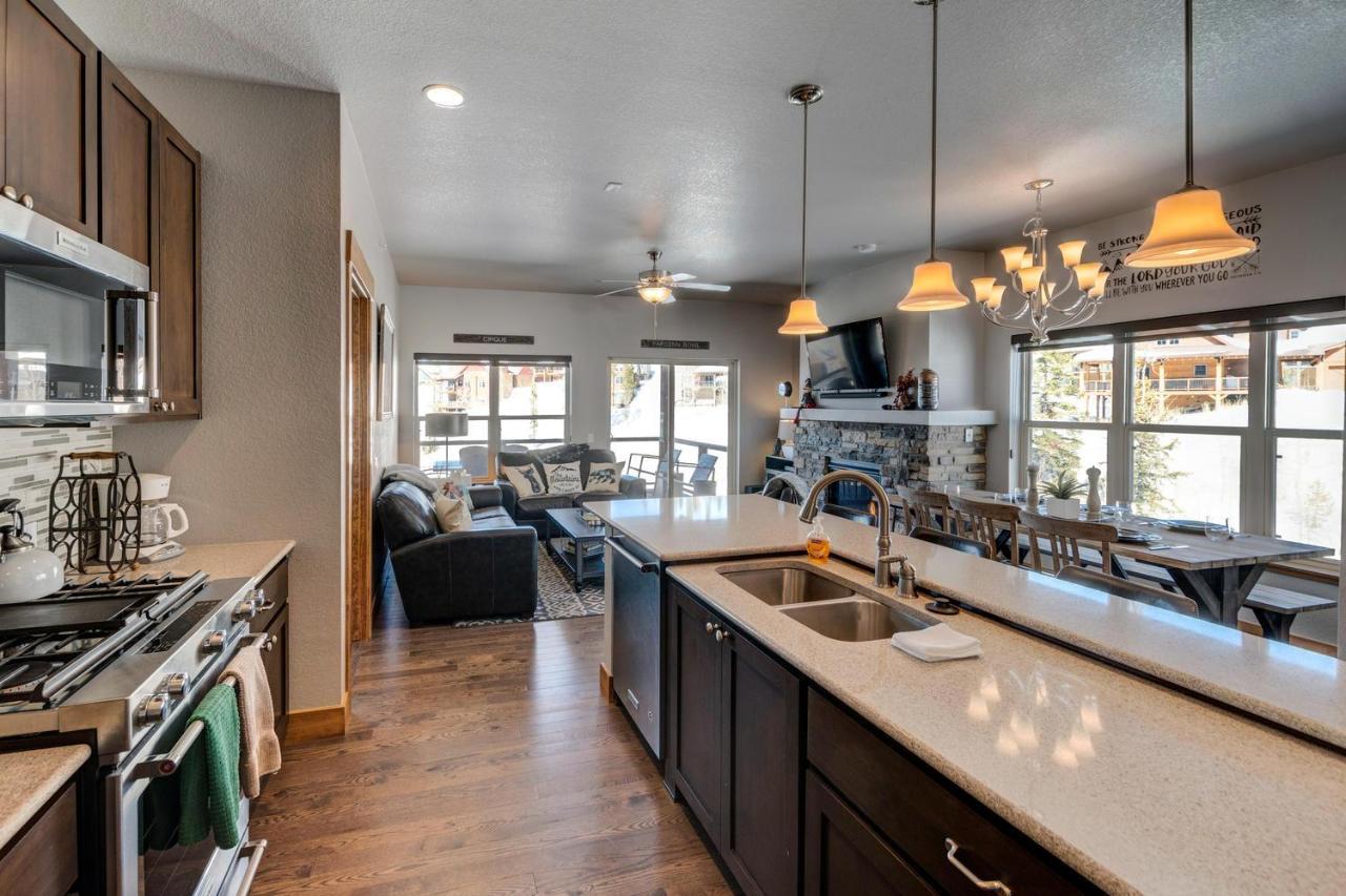 Luxury #39: Mountain Retreat With Hot Tub & Activity Perks * Winter Park