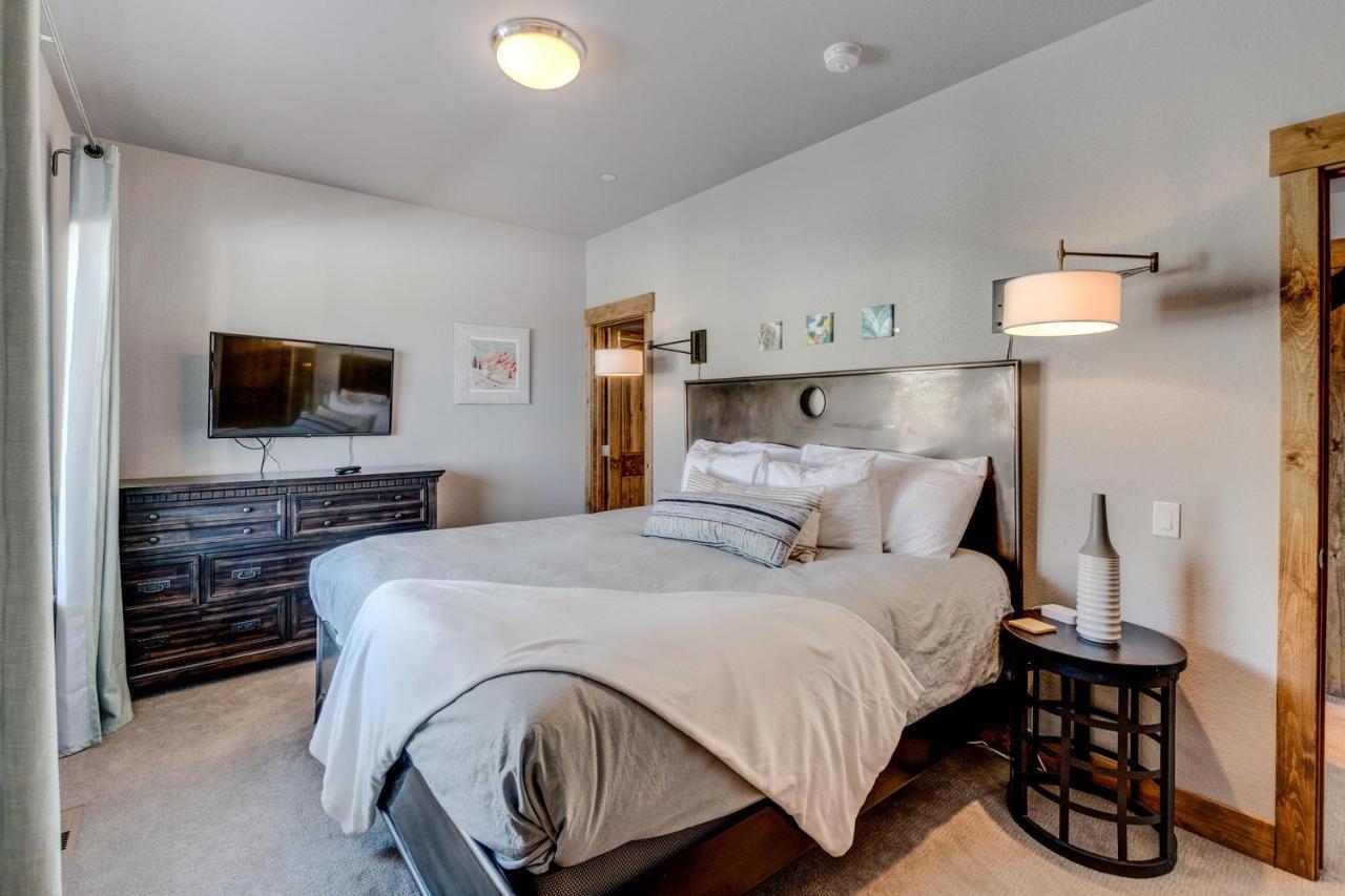 Luxury #39: Mountain Retreat With Hot Tub & Activity Perks