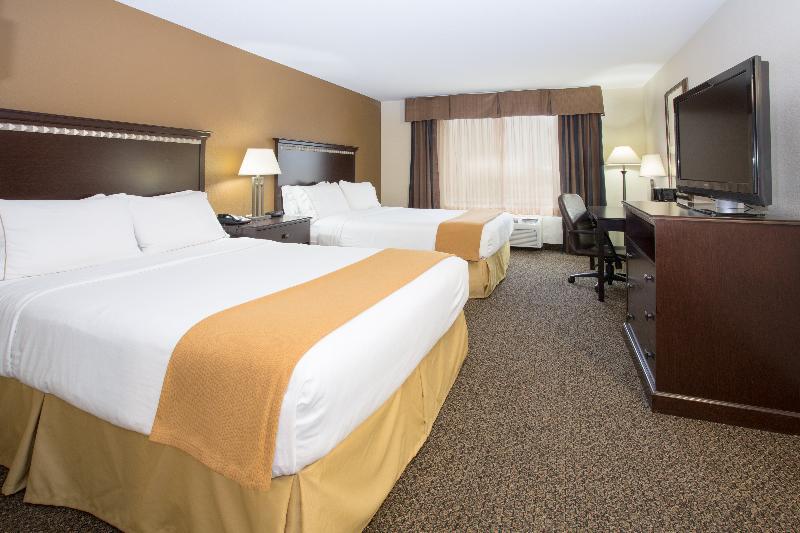 Holiday Express & By Ihg Pueblo